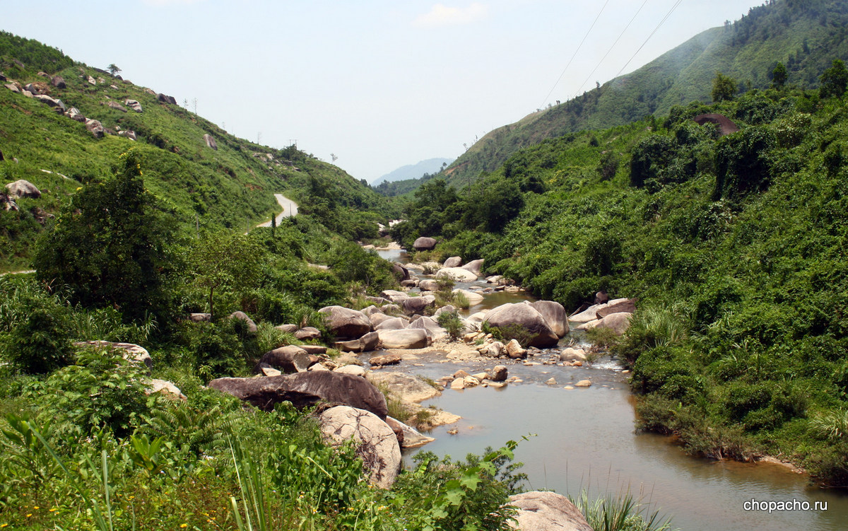 все реки среднего Вьетнама загромождены валунами