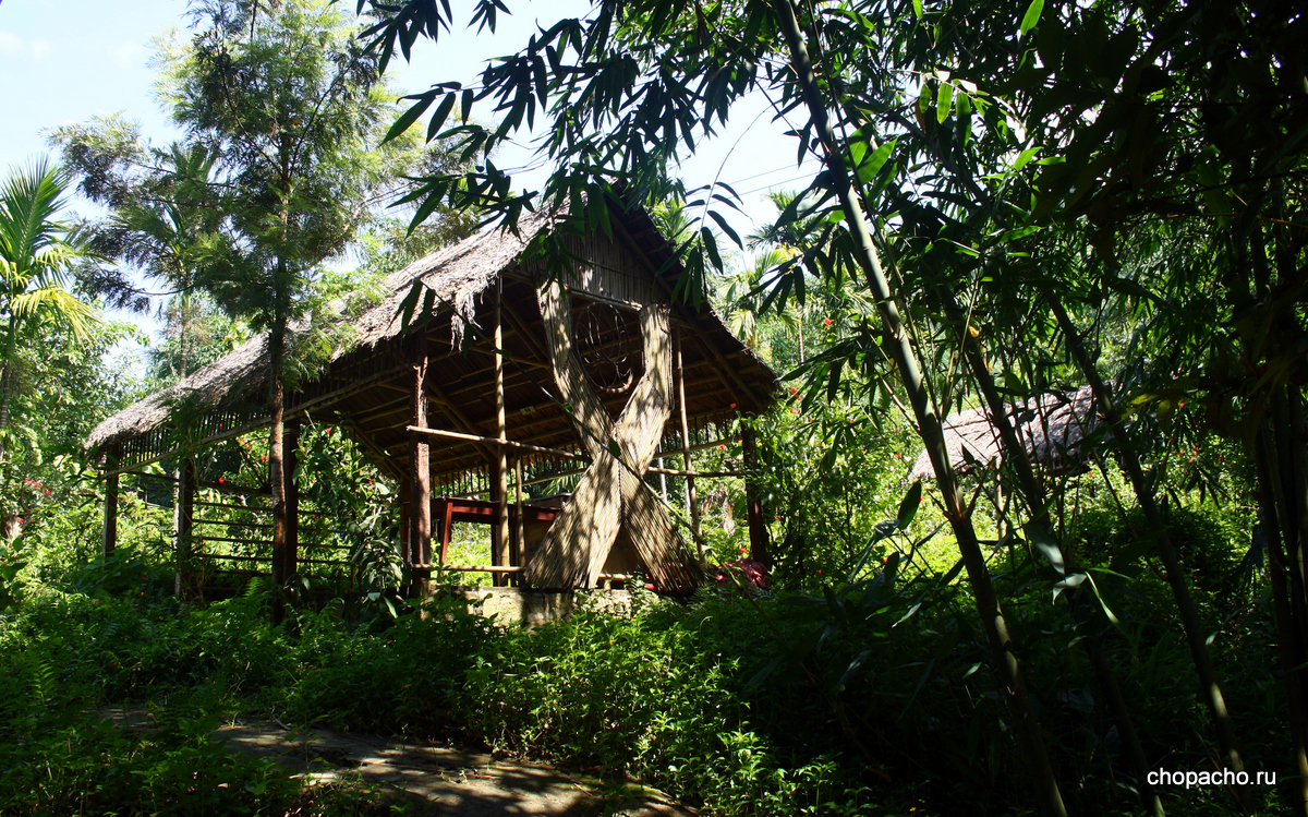 домики в парке в горах. Вьетнам.