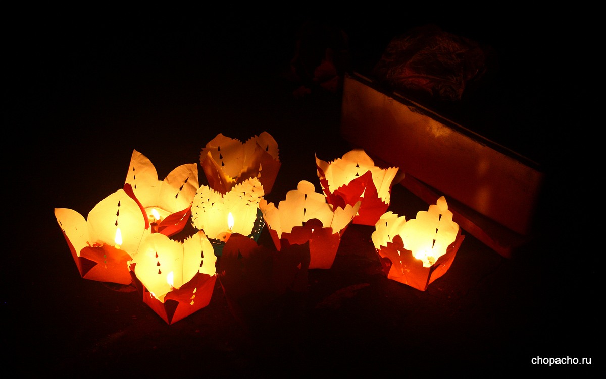 фонарики на праздник огня во Вьетнаме