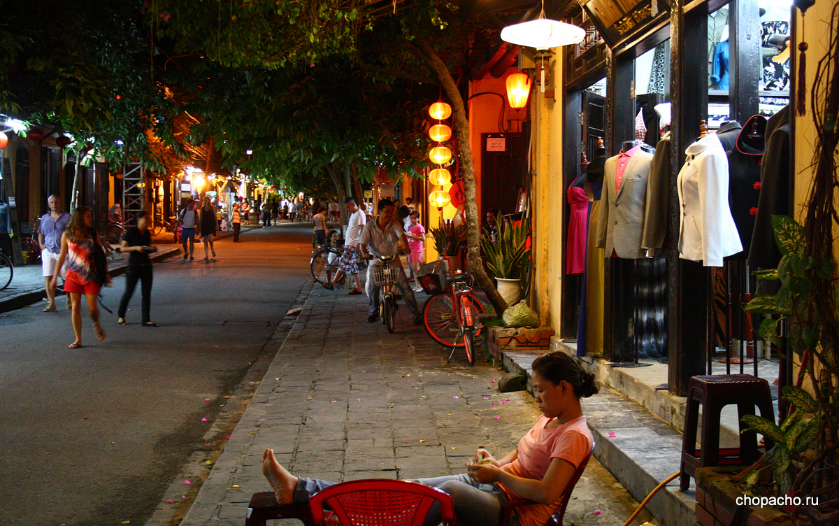 ночная торговля в Хой Ане