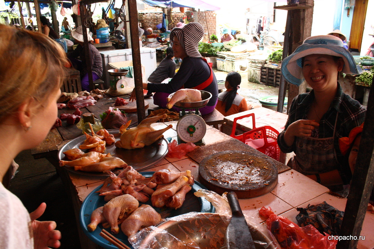 курица на рынке Вьетнама