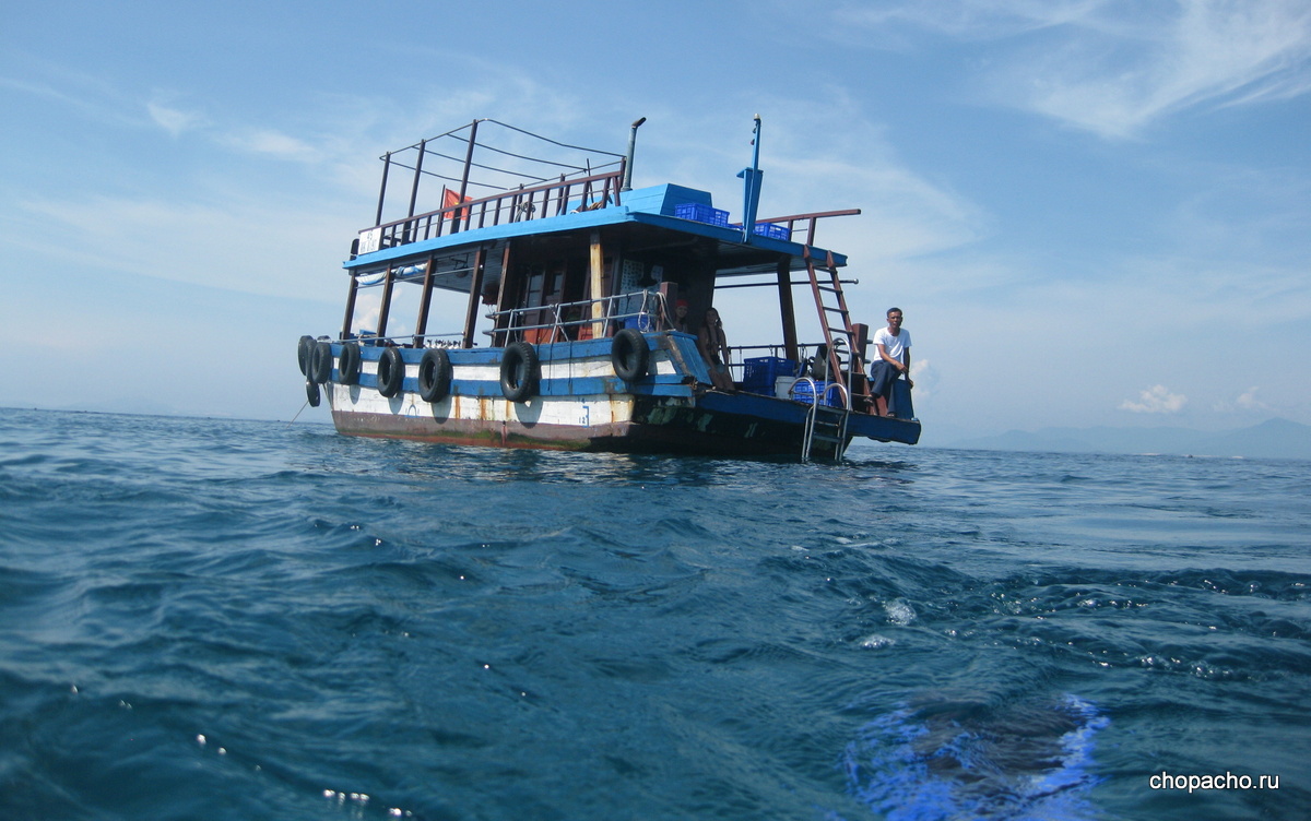 туристическая вьетнамская лодка