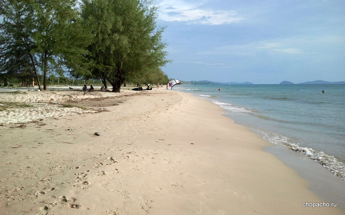пляж сиануквиля, камбоджа. пляж очутел