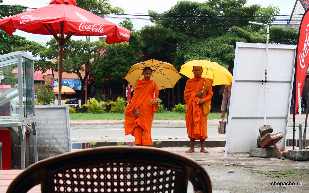 монахи в Камбодже