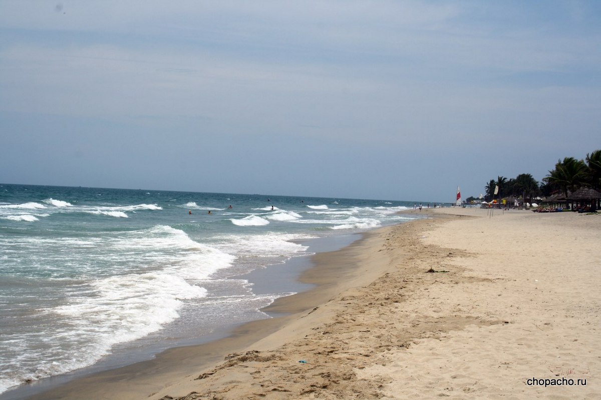 Городской пляж в Хой Ане (Вьетнам) в мае