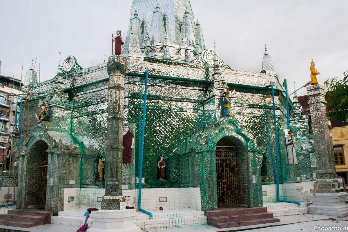 Стеклянный храм в Азии.