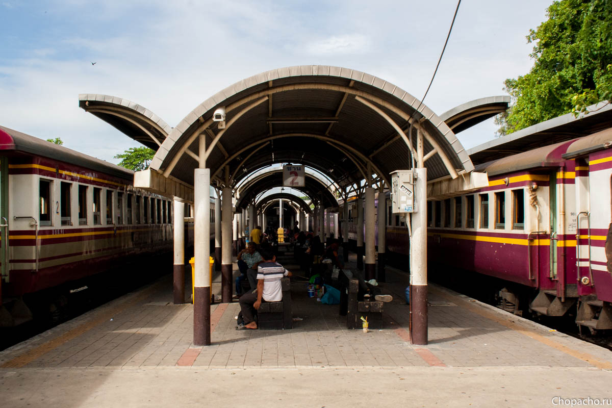 Платформа на станции Bang Sue Junction, Таиланд
