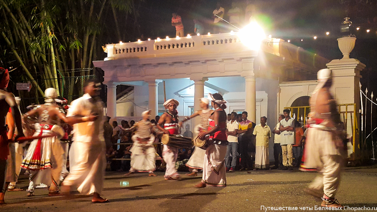 Фестиваль Эсала Перахера на Шри-Ланке.