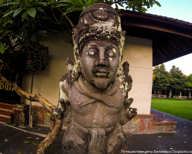 религиозная фигурка на Бали